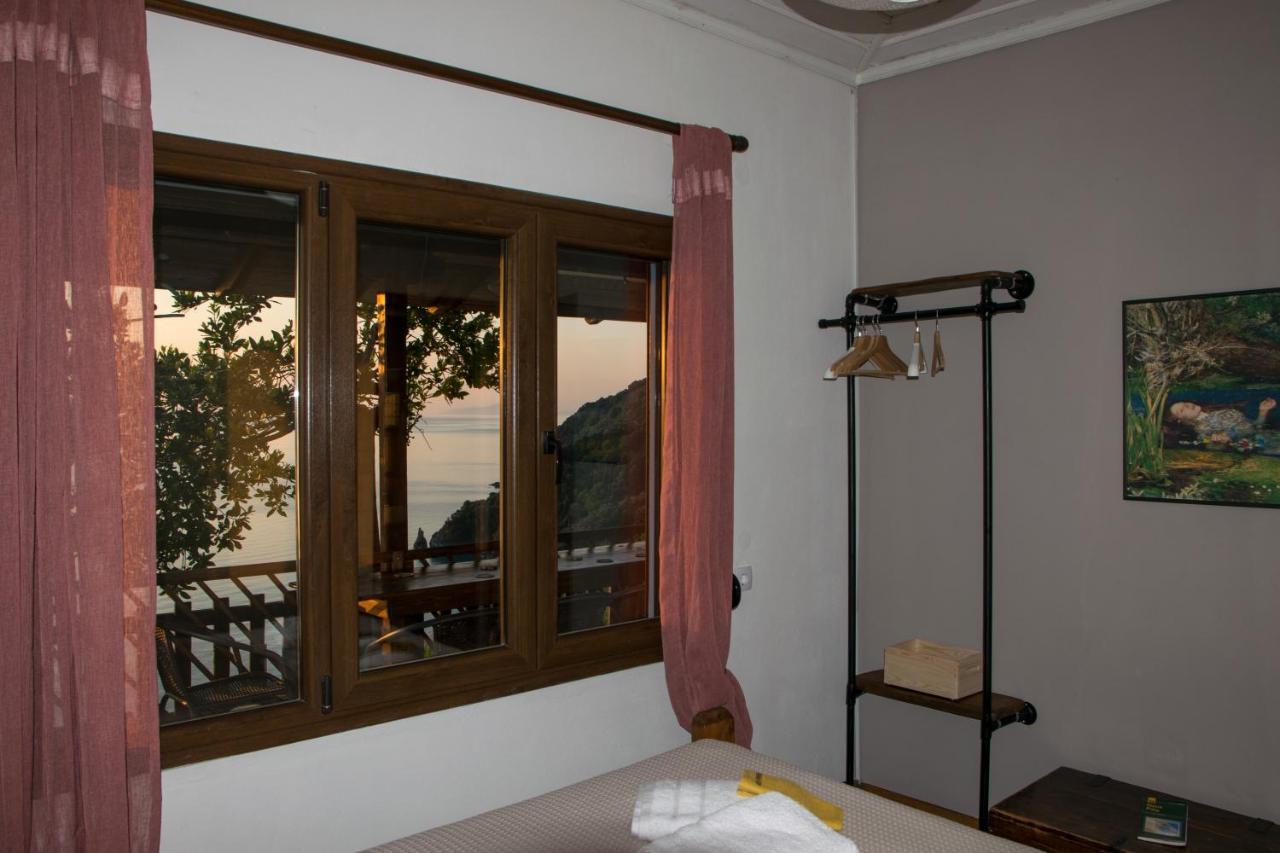 Balcony On The Rocks Villa Agioi Saranta Exterior foto