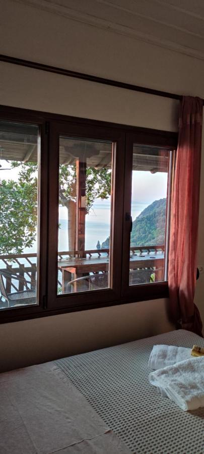 Balcony On The Rocks Villa Agioi Saranta Exterior foto